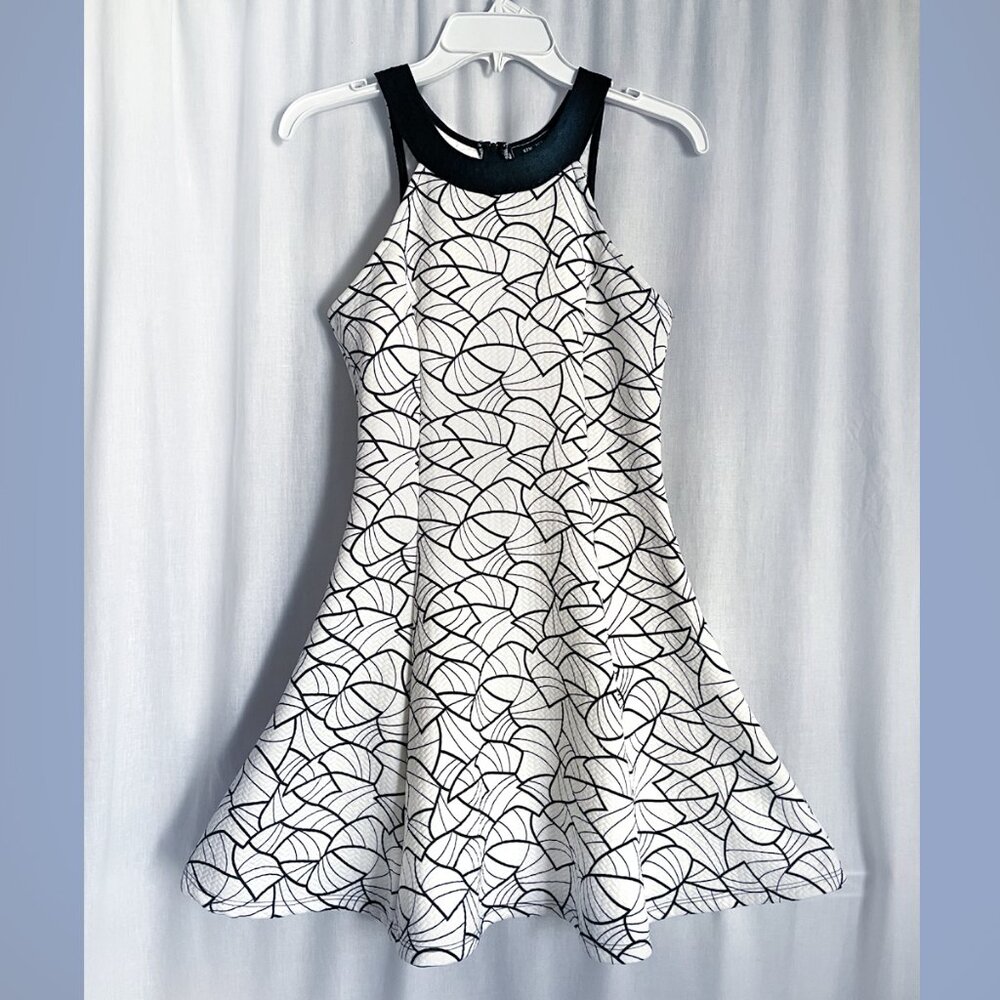 White mini dress, flared, with black lines floral print pattern. Size M junior